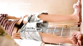 The girl excreted profusely in the toilet 92