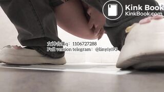 The girl excreted profusely in the toilet 93