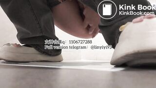 The girl excreted profusely in the toilet 93