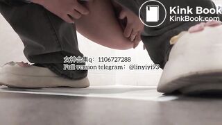 The girl excreted profusely in the toilet 93