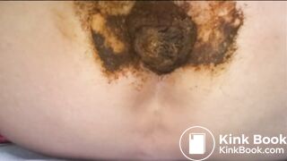 Je viens de chier dans la culotte de ma copine, je me fais jouir dedans