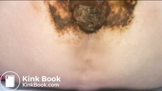 Je viens de chier dans la culotte de ma copine, je me fais jouir dedans