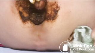 Je viens de chier dans la culotte de ma copine, je me fais jouir dedans