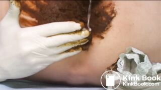 Je viens de chier dans la culotte de ma copine, je me fais jouir dedans