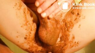 J'ai envie de me faire enculer dans mon caca et jouir devant toi