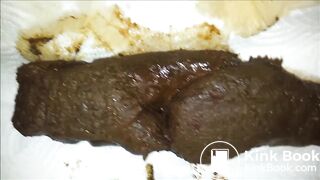 Copieuse décharge fécale que j'étale sur mes fesses, masturabtion et jouissance scato