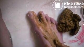 Girl shitting in the shower and smering it on her feet