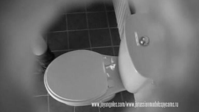 Big pooping blonde caught on spycam