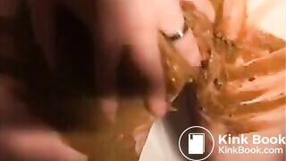 Woman shit diarrhea and smear it on her butt