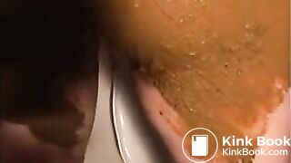 Woman shit diarrhea and smear it on her butt