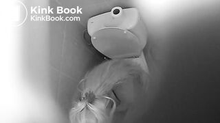 Blonde's big turd won't flush