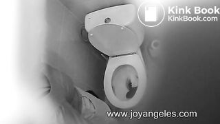 Blonde's big turd won't flush