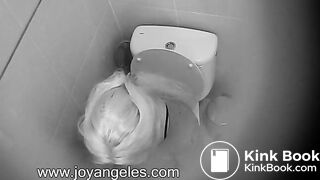 Blonde's toilet blocker