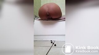 Very constipated lady