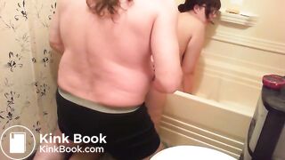 Girl with cute ass takes two enemas