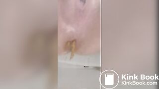 niñata jevi cagando 2