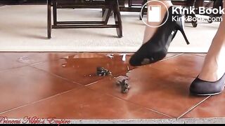 Princess Nikki pooping