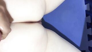 Cumming over her shit