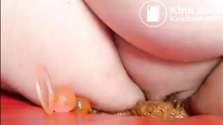 Bbw toying her asshole and shitting