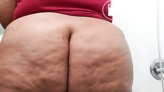 BBW pooping