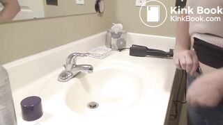 Chubby housewife shits in sink