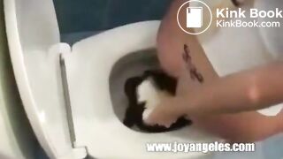 Myranda Didovic SHITTING