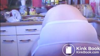 Mature bbw shitting on her bra and wearing it