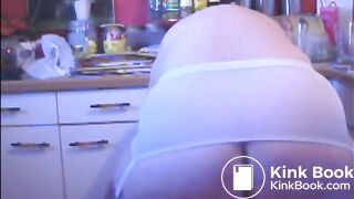 Mature bbw shitting on her bra and wearing it