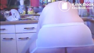 Mature bbw shitting on her bra and wearing it