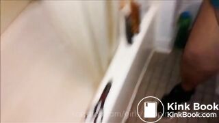 Toilet poops