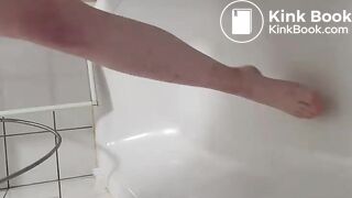 Bella_Kacktundpisst_Wanne