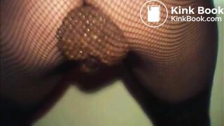 Hot butt milf shitting on her fishnet