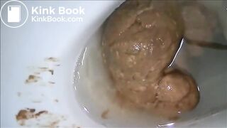 Big but mom shitting in the toilet