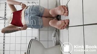 Bella_kackt_durch den Slip