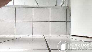 Bella_kackt_pisst_vonvorne2