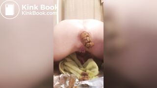 Hot MILF Shitting 01