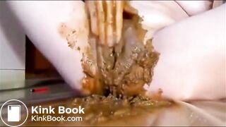 Girl masturbating and fisting her pussy with shit