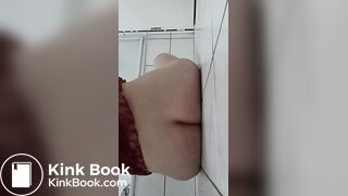 Bella_kackt_verschmiert_den_Arsch