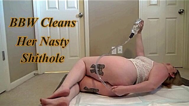 BBW cleans her nasty asshole