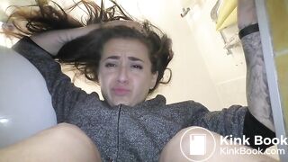 goosebumps when she shits