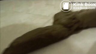 Naomi dropping an urgent poop