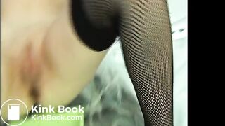 Loose shit into a green tray