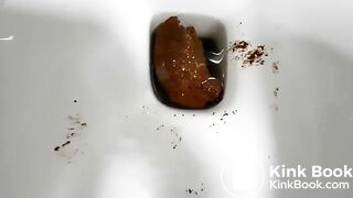 Blonde births a very thick shit