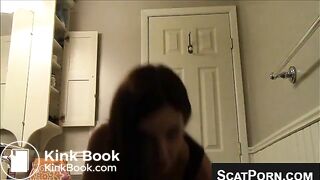 GorgeousScatBabeEnjoysShittingAndLickingHerOwnBrownTurdsOnCam