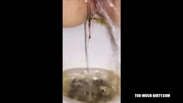 Girl on her period shit and piss in toilet