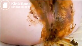 Girl masturbating pussy and ass while shitting