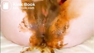 Girl masturbating pussy and ass while shitting