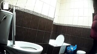 Fat lady has to poop and fart