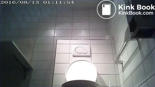 gravid trycker på bajset