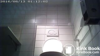 gravid trycker på bajset